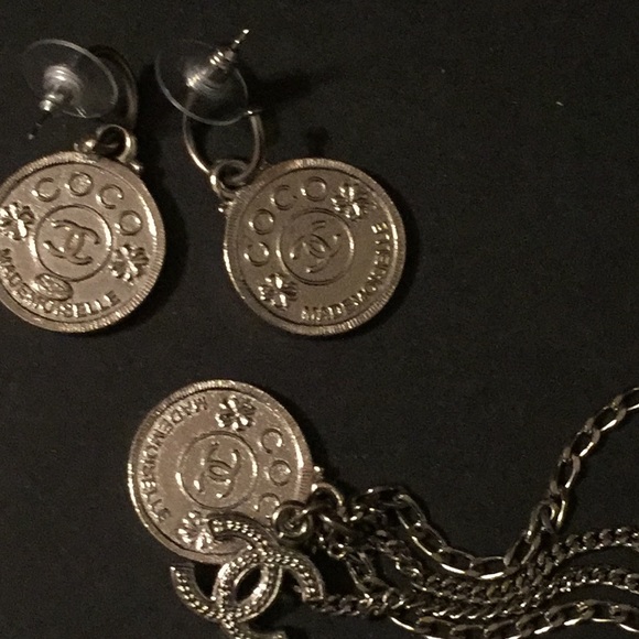 Vintage Chanel Jewelry Set - Picture 3 of 6